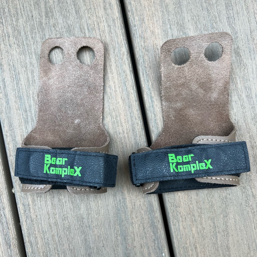 Bear Komplex 2 Hole Hand Grips Size XS